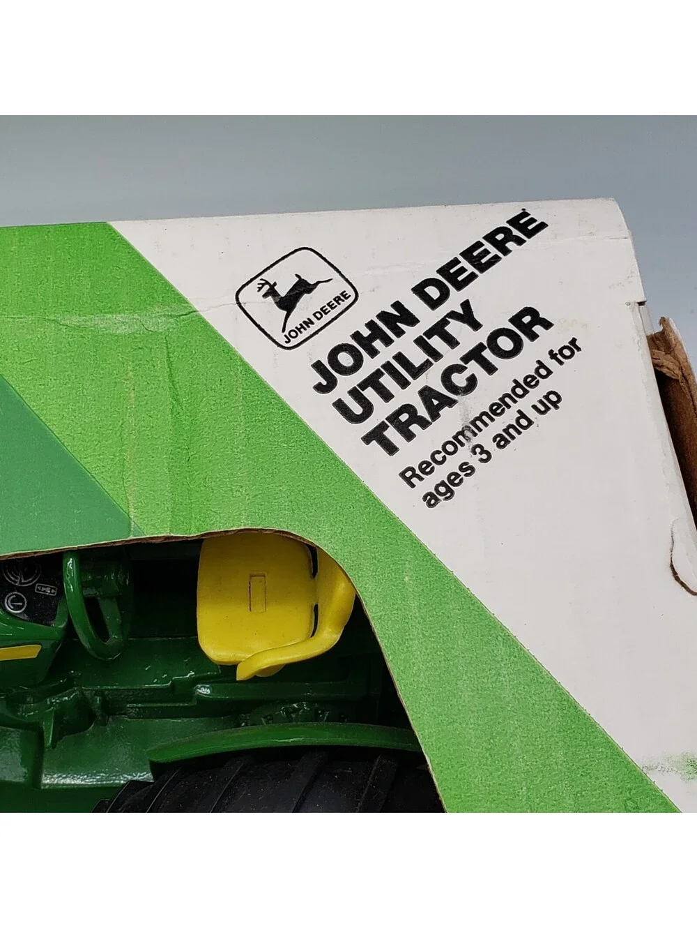 John Deere 2040 Utility Tractor Diecast Model 1/16 Scale